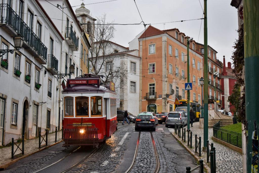 Tramwaje w Lizbonie. Jeden z zamkniętych przejazdów "Hills Tramcar Tour".