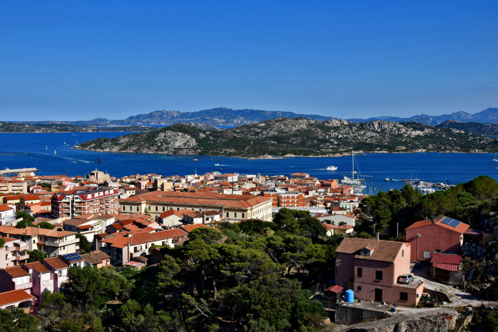 La Maddalena - widok na miasto