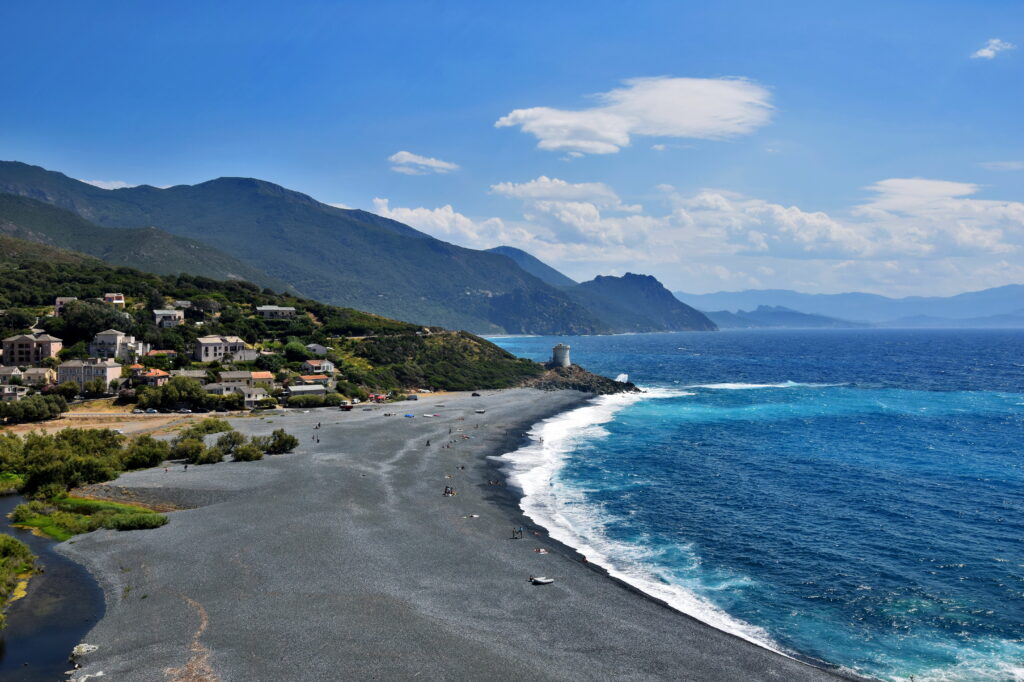 Korsyka na rowerze - Cap Corse, czarna plaża