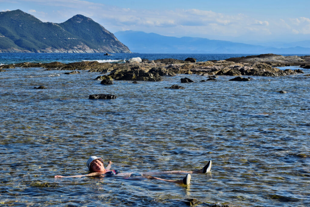 Korsyka, Cap Corse, Porto de Centuri, kąpiel w morzu