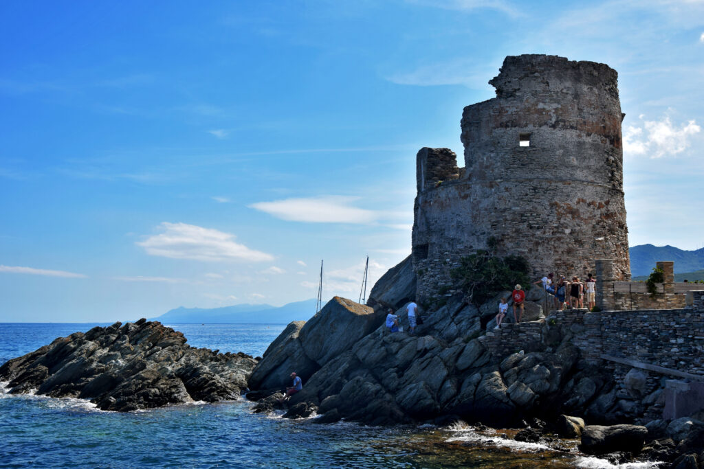 Erbalunga wieża genueńska ruiny, Cap Corse atrakcje. Korsyka