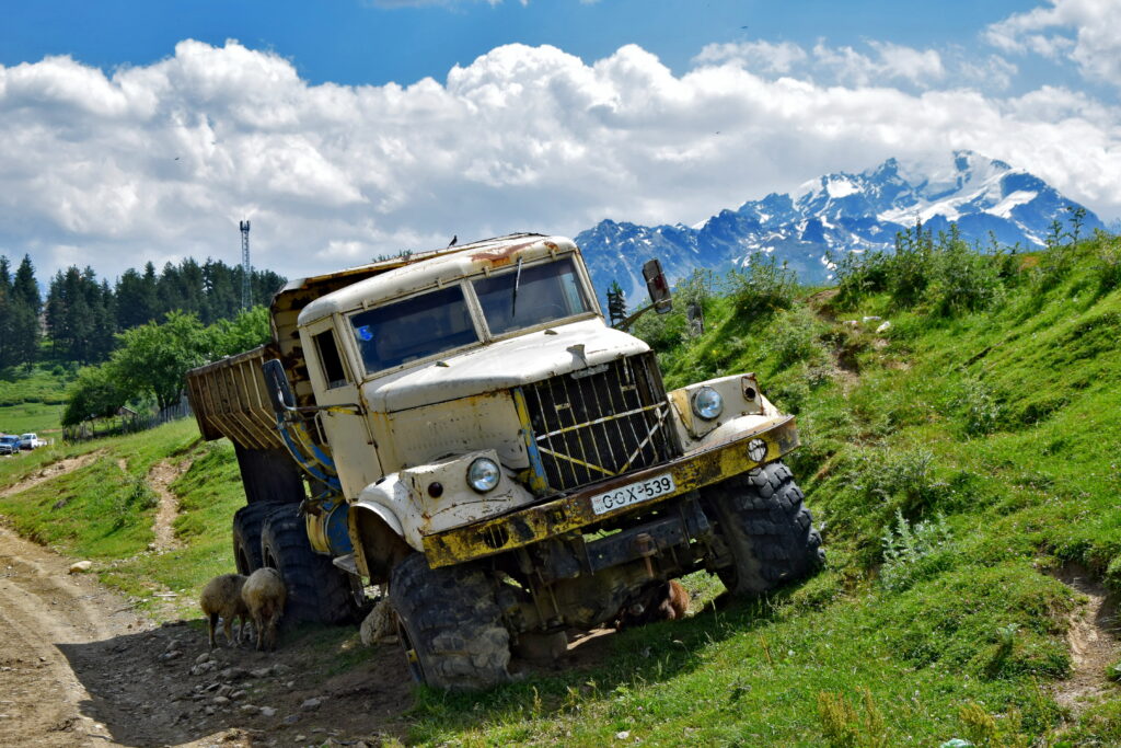 Kraz - gruzińskie góry, ciężarówka trekking Swanetia
