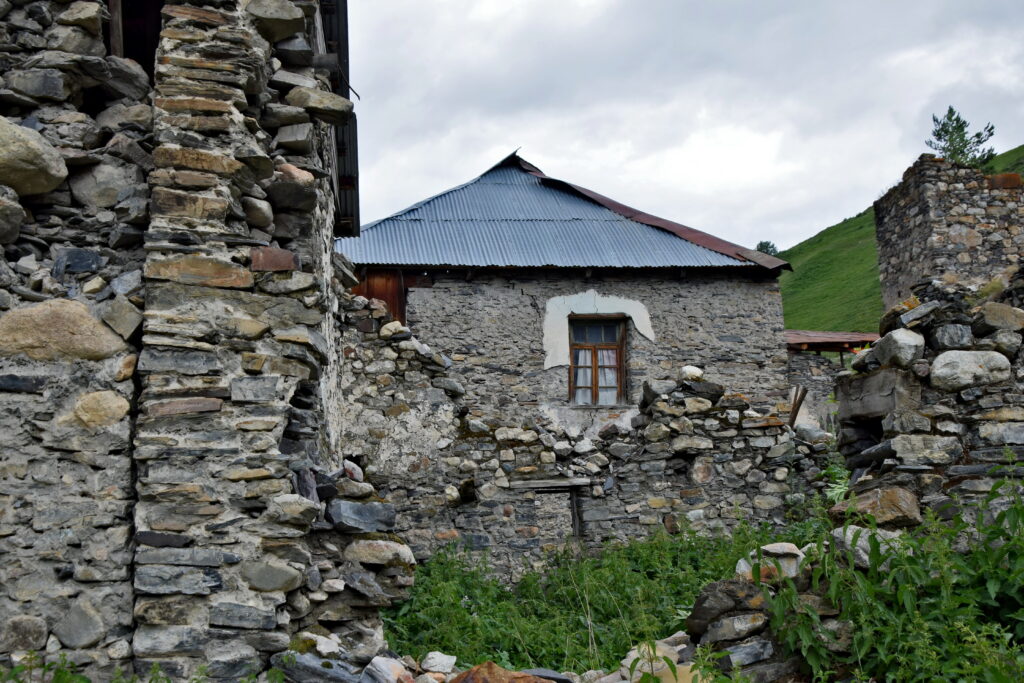 Adishi - Swanetia - trekking z Mestii do Ushguli.