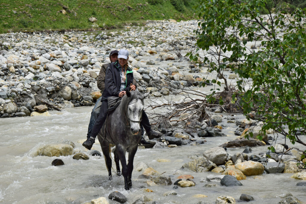 Swanetia przeprawa konna Adischala, Adishi. Trekking Mestia - Ushguli